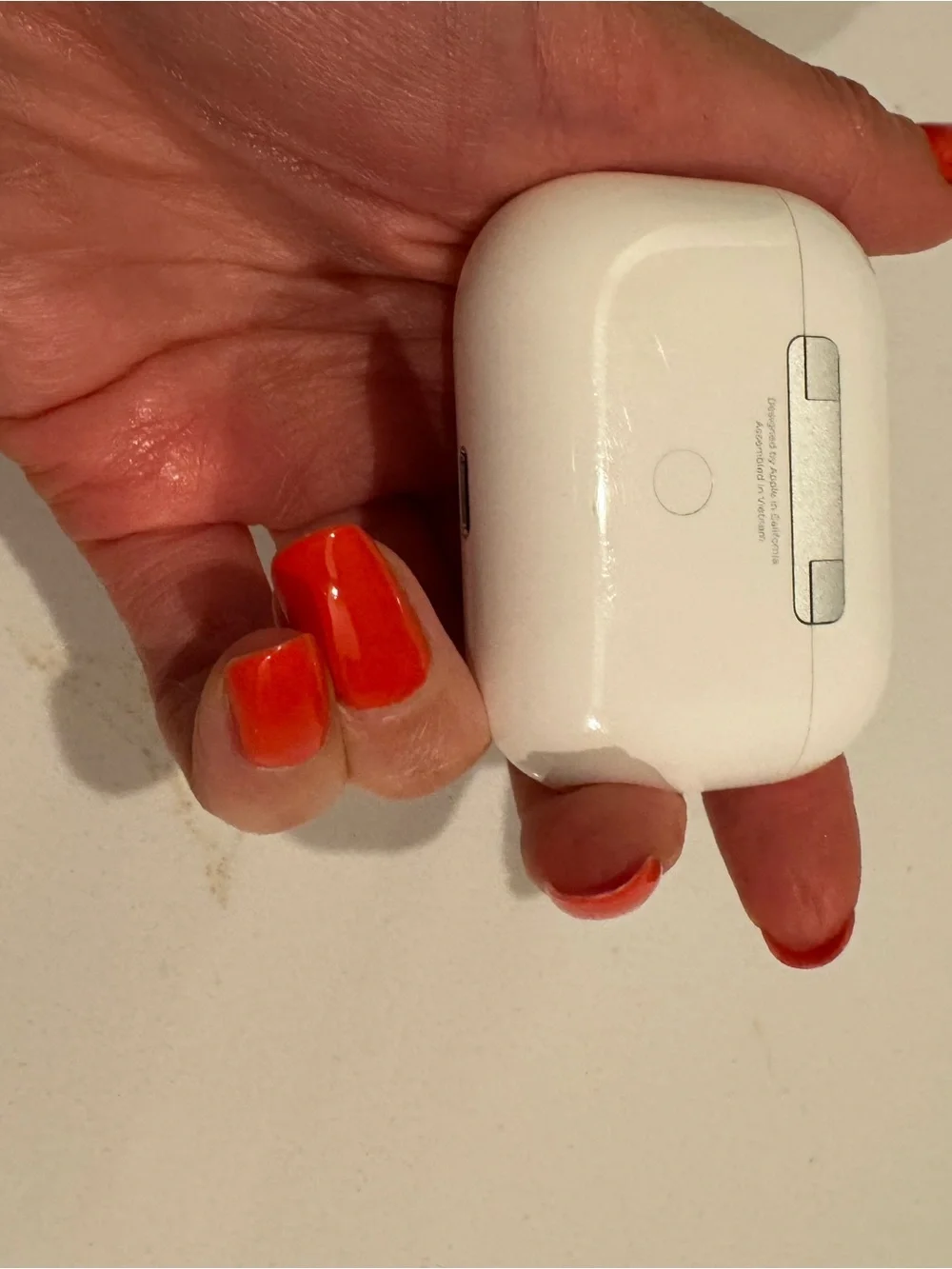 APPLE White AirPods, Charging Case, NO cord included. They WORK.